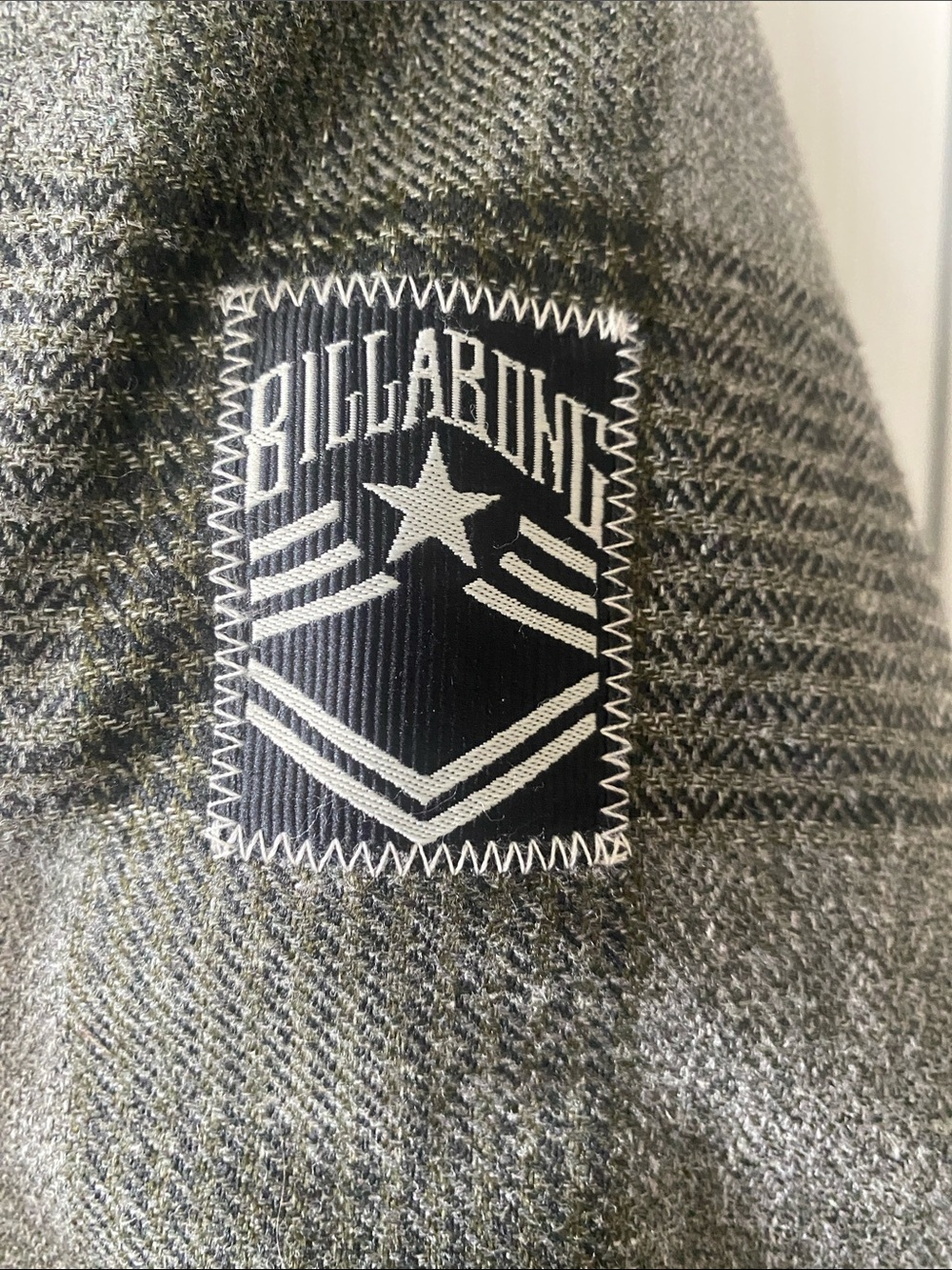 Billabong’s Men’s Gray Plaid Hooded 4 Pocket 1 inside Jacket With Adjustable Fit - Picture 5 of 15